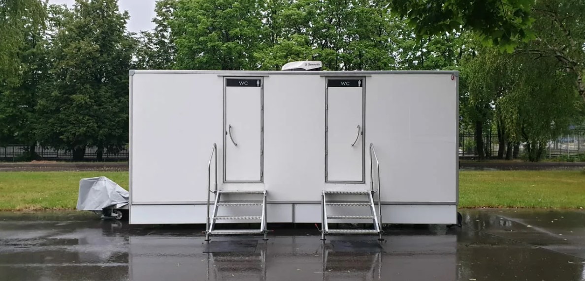 Аренда мобильных туалетных модулей на колесиках в Химках